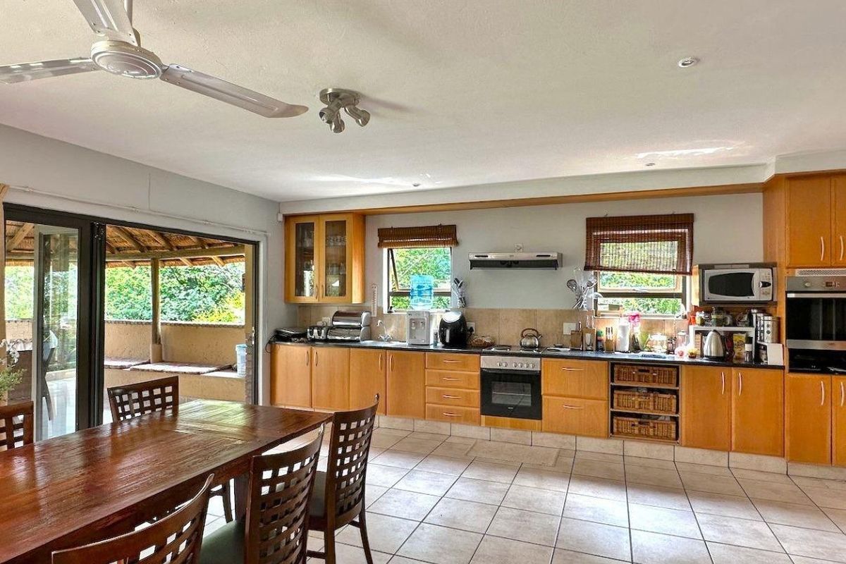 Property for Sale: Stunning 6-Bedroom House in Boschenvaal Eco Estate - Photo 5