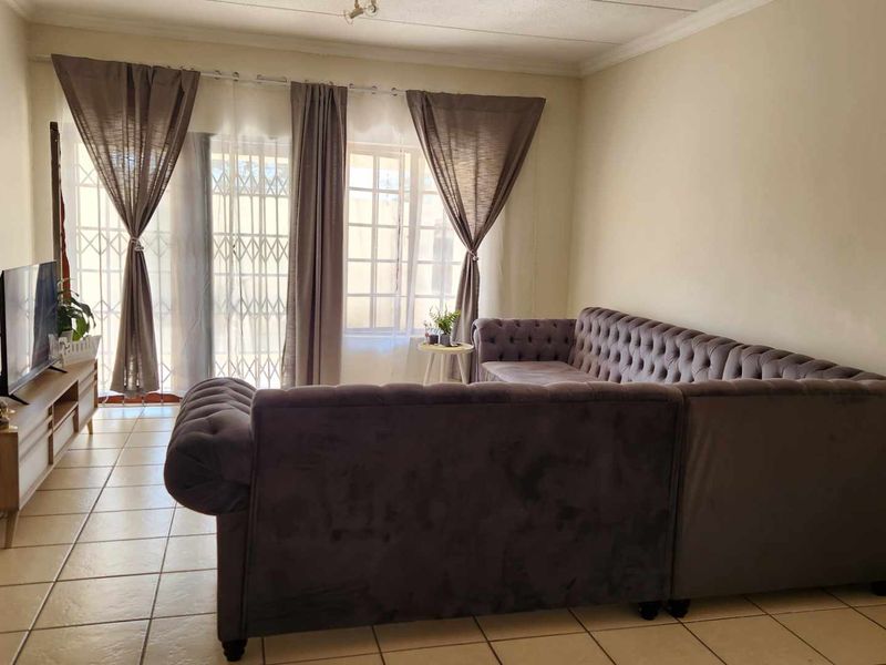 2 Bedroom Apartment For Sale in Heatherview - Photo 4