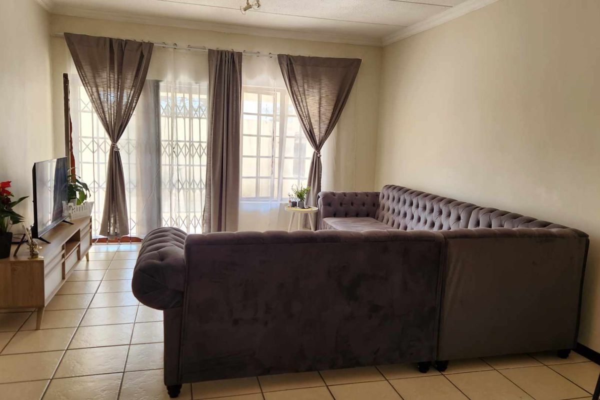 2 Bedroom Apartment For Sale in Heatherview - Photo 4