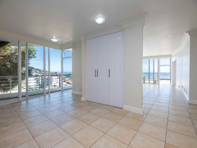 Most Sought After! 2 Bedrooms Sea Point. - Photo 10