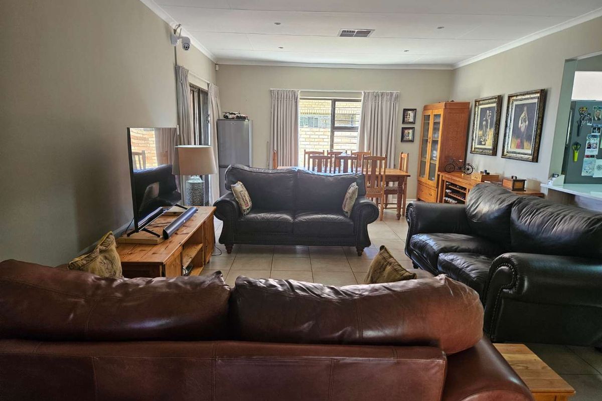 Modern Lock-up and go - Photo 5