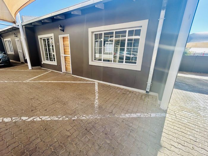 Property #2393130, Townhouse For Sale in Pioniers Park