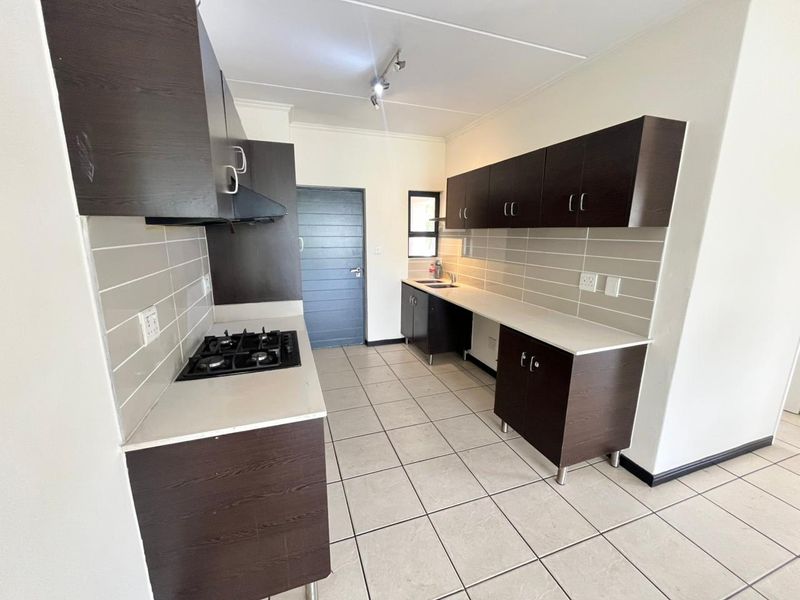 3 Bedroom Apartment For Sale!! - Photo 9