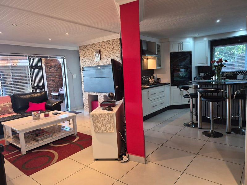 Modern Coastal Living in the Heart of Hartenbos on the Garden Route - Photo 8