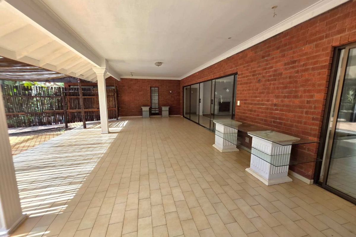 Prime Position Property + 2 Flatlets = Exceptional Value - Photo 4