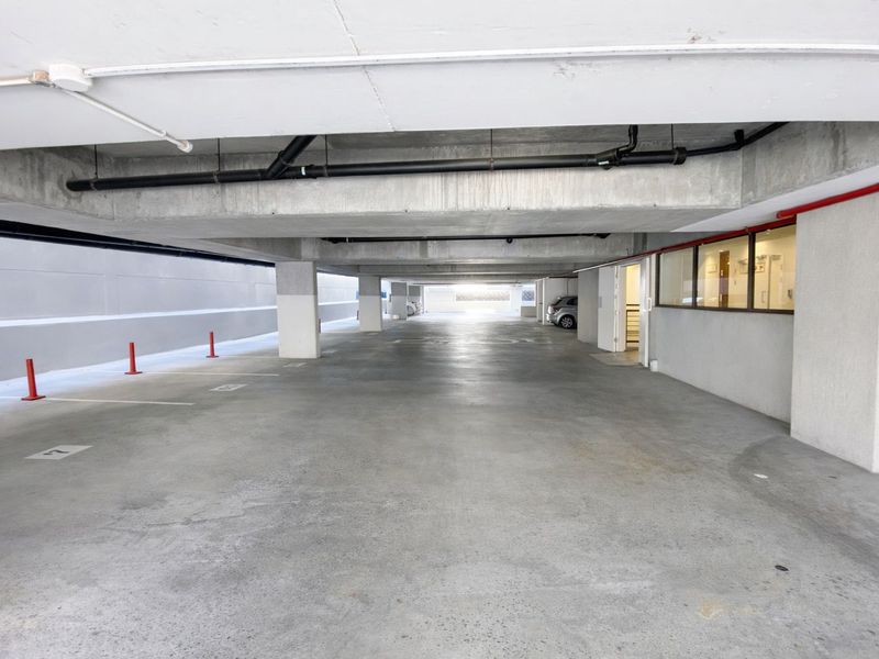 Modern, Furnished Apartment with Balcony, Parking & Gym — Observatory - Photo 9