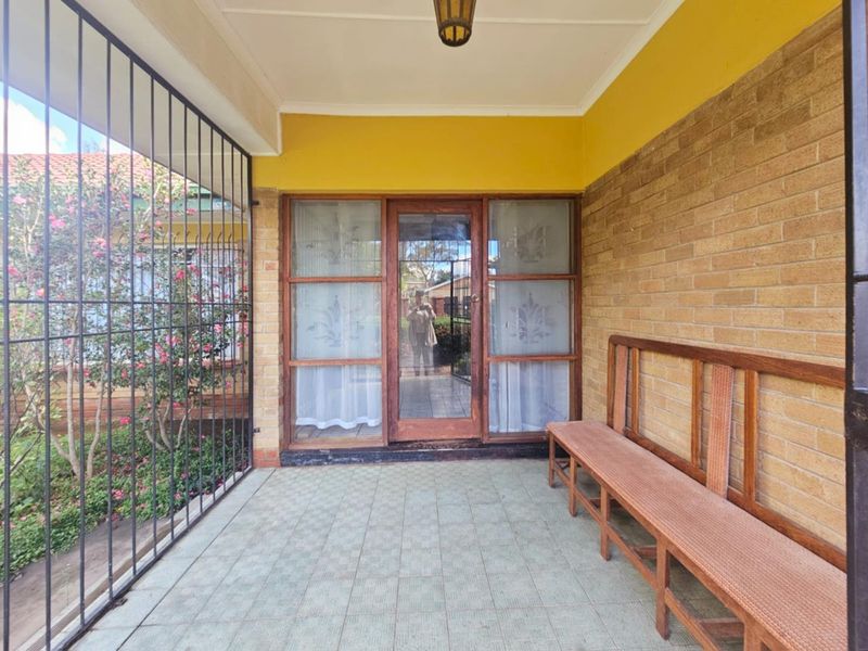 Live Where Everything You Need Is Just Around The Corner. - Photo 4