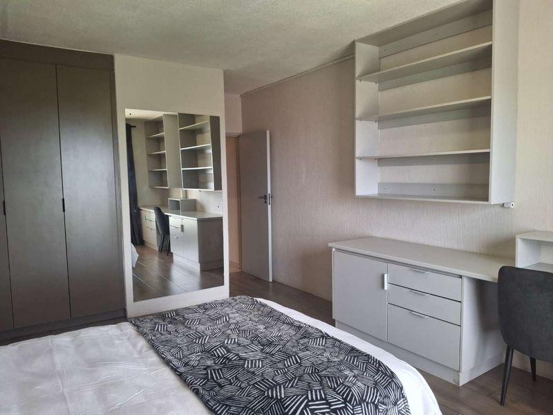 A BEAUTIFULLY FURNISHED THREE BEDROOM APARTMENT - Photo 8