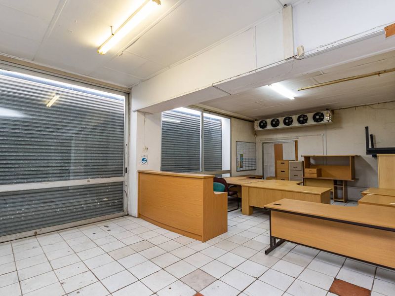 Warehouse and Office space in Quiet suburb of Heathfield - Photo 5