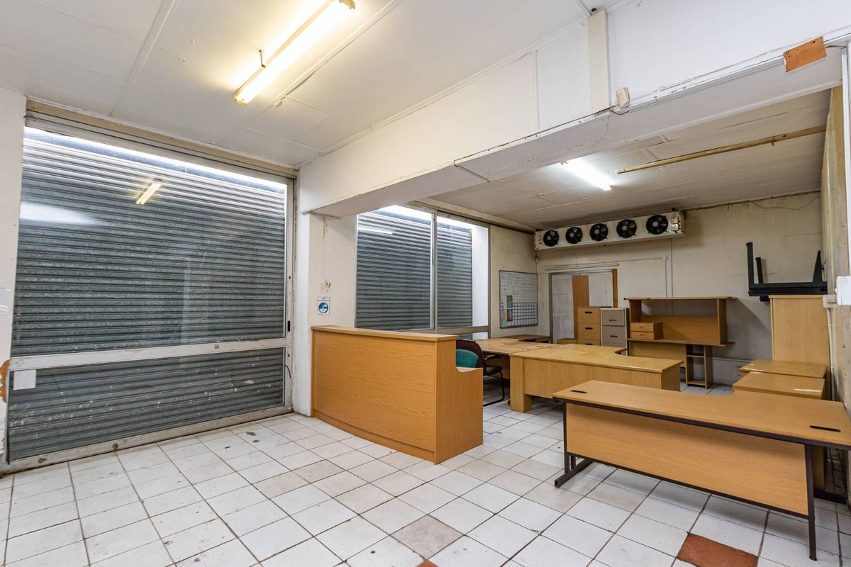 Warehouse and Office space in Quiet suburb of Heathfield - Photo 5