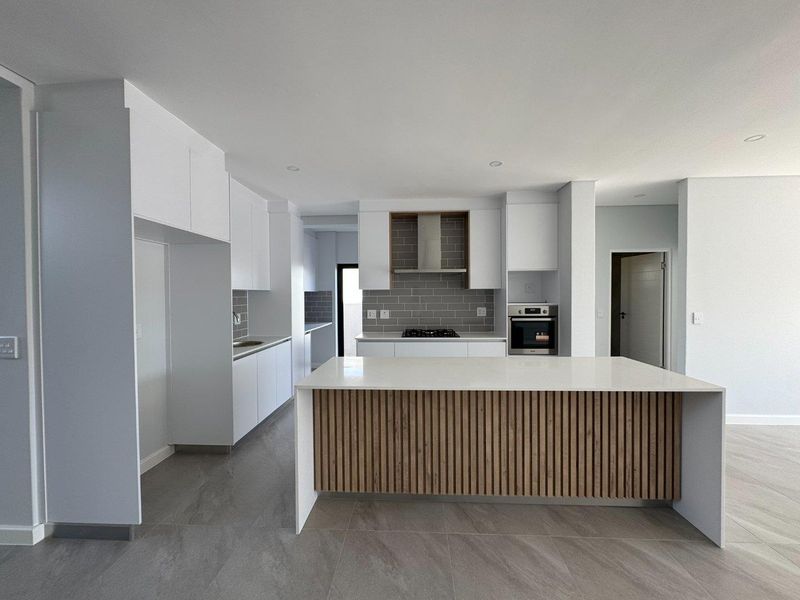 Stylish 4-Bedroom Family Home with Modern Finishes in Sandown, Cape Town - Photo 4