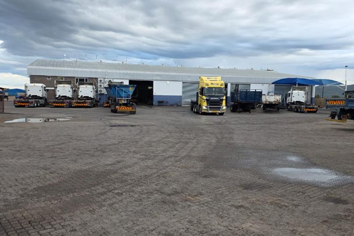 Industrial warehouse with huge yard space for sale in Brakwater - Photo 3