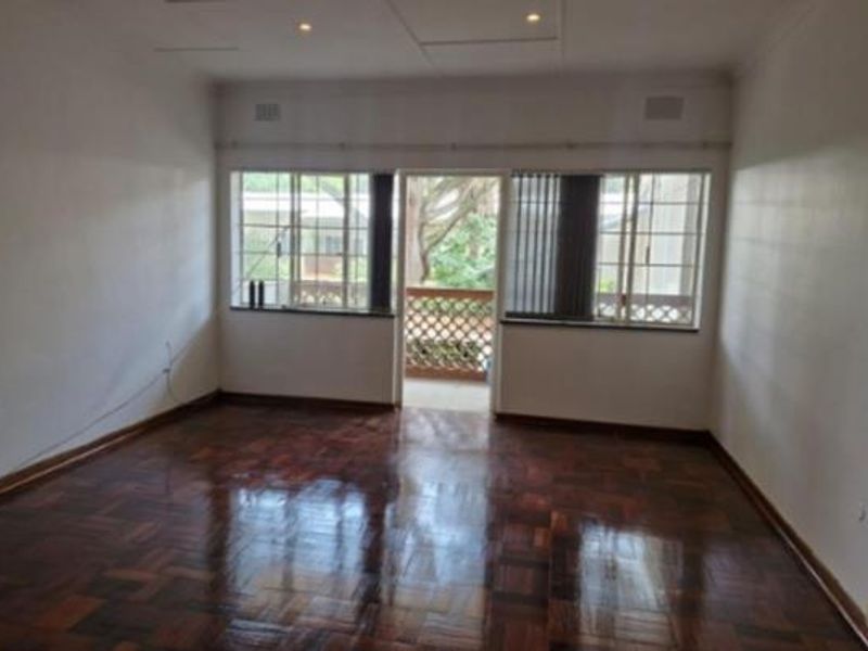 Renovated 3 Bedroom Apartment For Sale - Photo 2