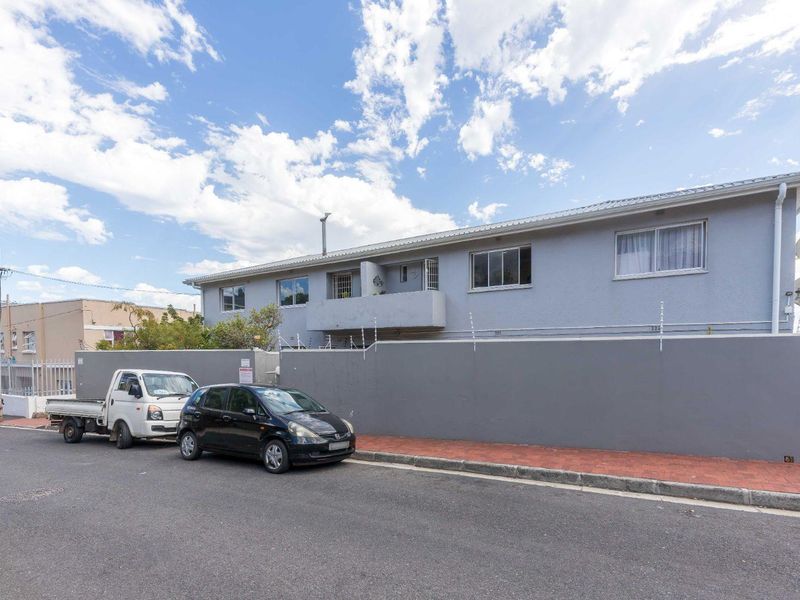 Spacious Two Bedroom Apartment - Photo 8