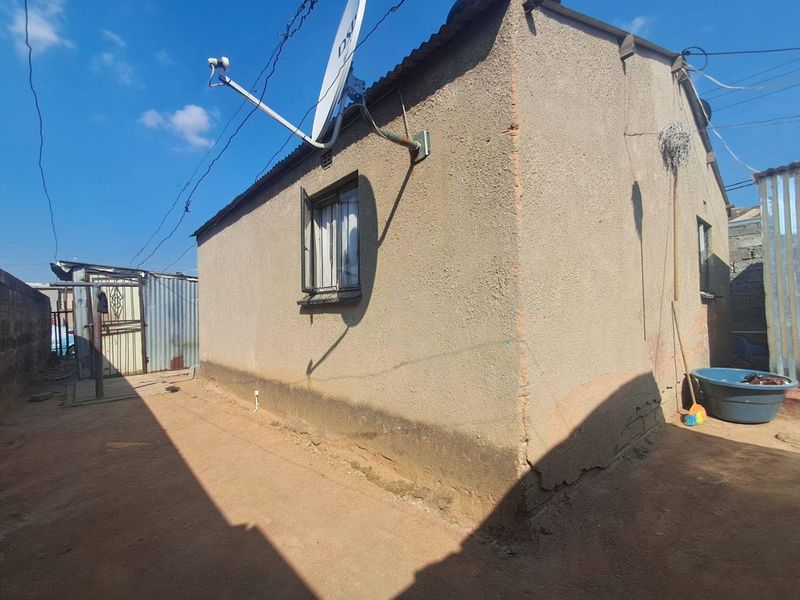2 Bedroom House In Ivory Park - Photo 1