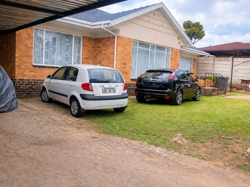 Family Home For Sale - Photo 3