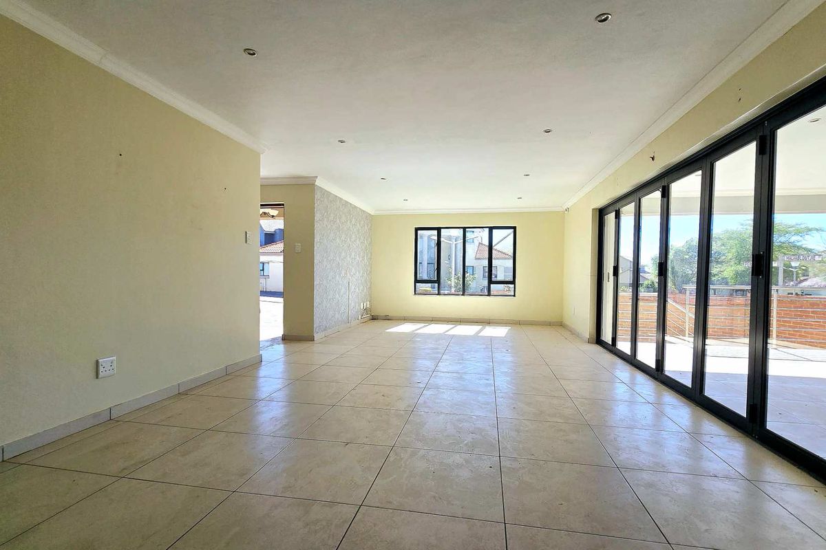 Stylish Freestanding Family Home in Secure Estate in Olympus - Photo 2