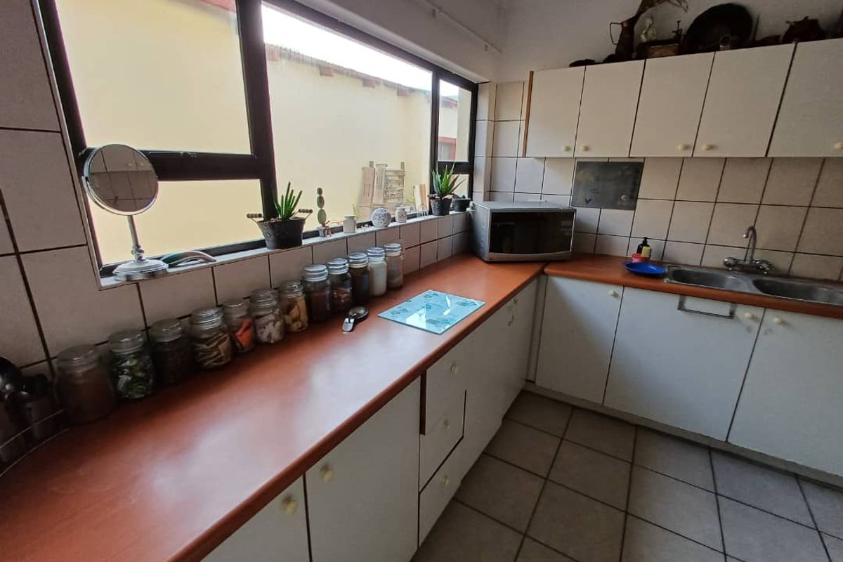 RENOVATORS DREAM! - Photo 3