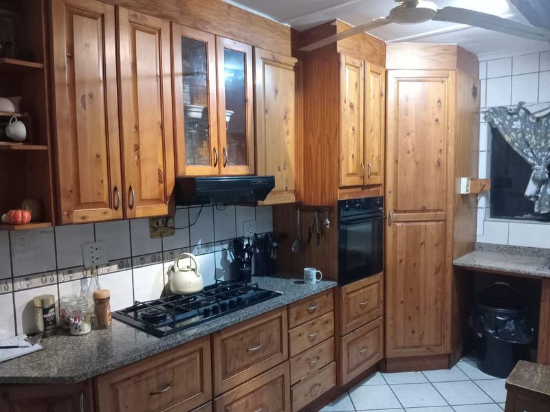 Comfortable Family Home in Arboretum - Photo 4