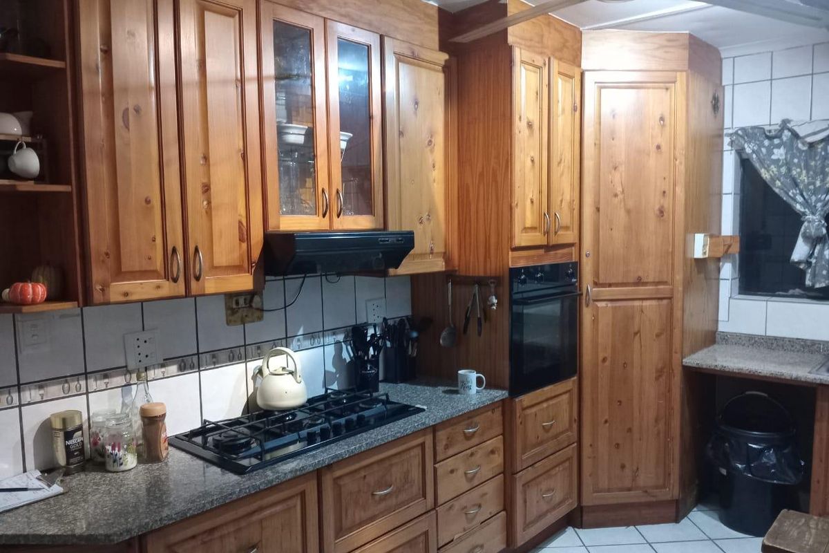 Comfortable Family Home in Arboretum - Photo 4