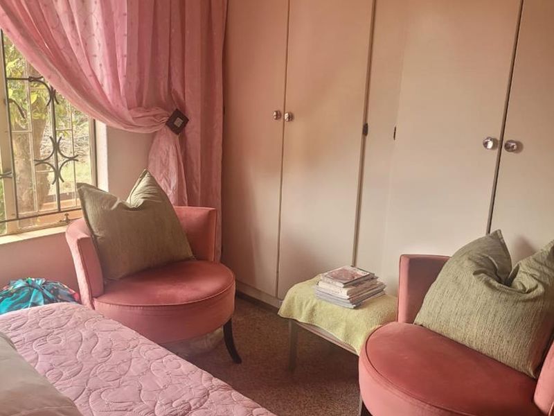 Family home - Photo 9