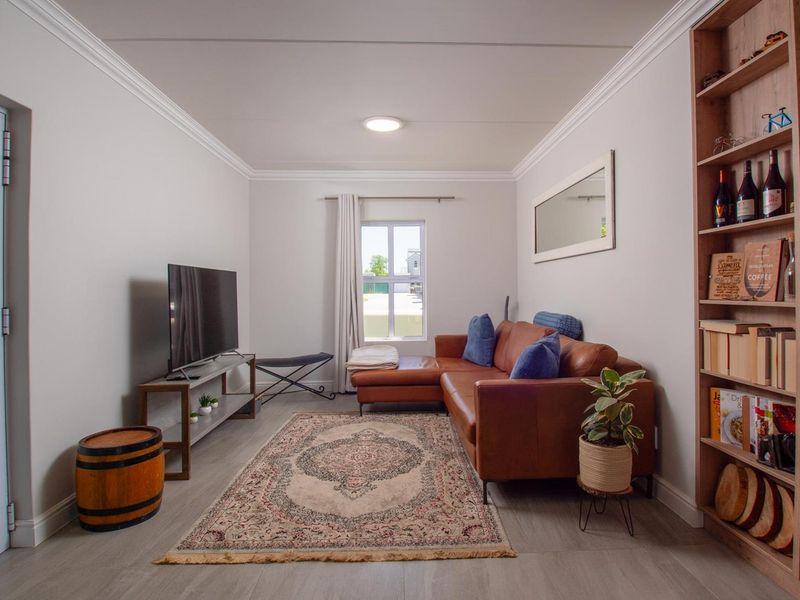 Modern 3-Bedroom Home in Secure Estate with Uninterrupted Mountain Views - Photo 9