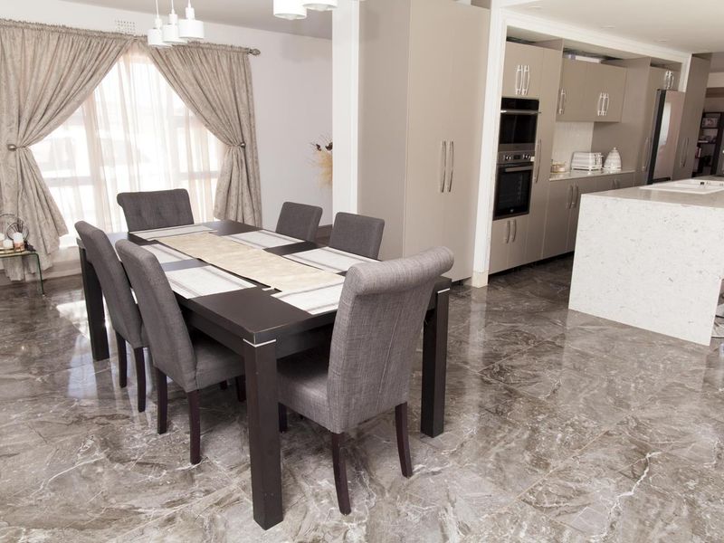 8 BEDROOM FAMILY HOME FOR SALE IN CHATSWORTH - R2.495m - Photo 8