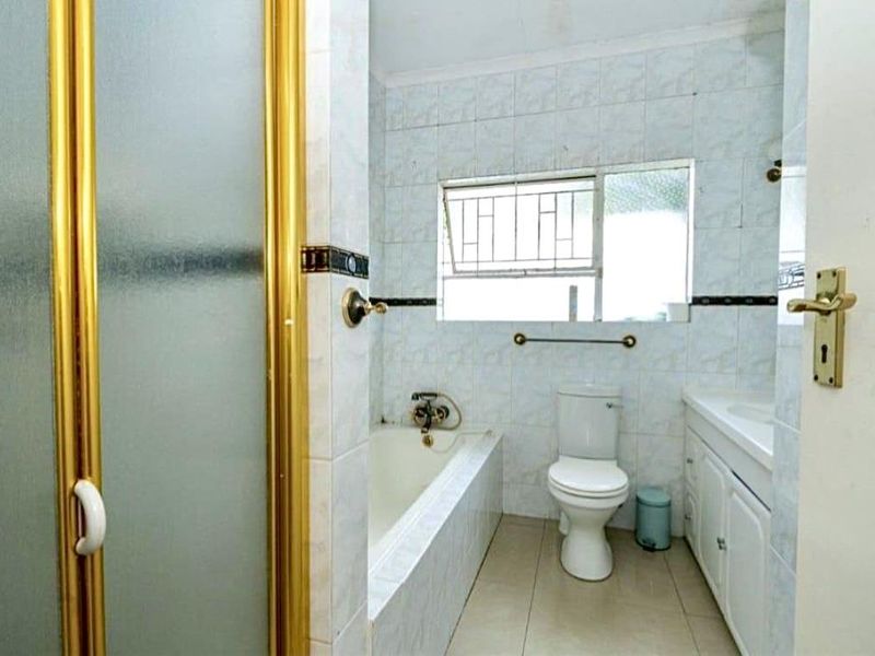 4-Bedroom House with Pool and Garden – Ideal Family Home - Photo 9