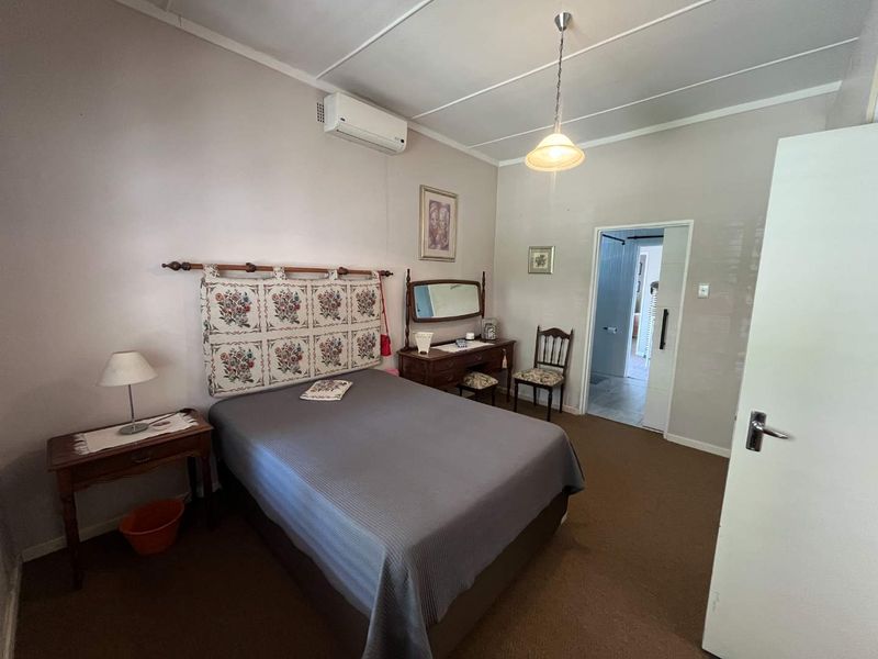 Charming Riverfront Home with Breathtaking Views - Photo 10