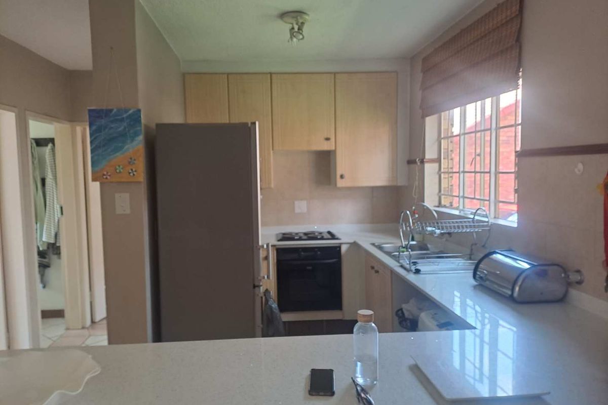 BEAUTIFUL GROUND FLOOR UNIT FOR SALE IN ECO PARK ESTATE! - Photo 4