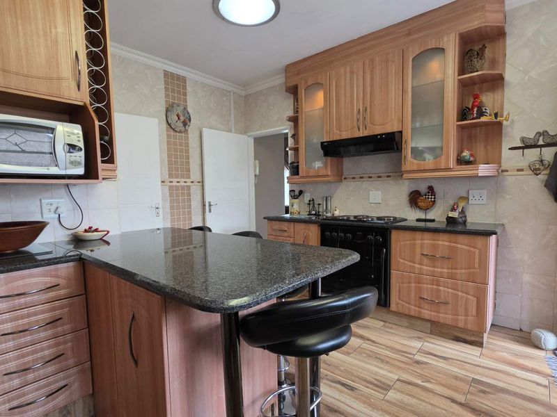 3 Bedroom House for Sale in South Crest - Photo 8