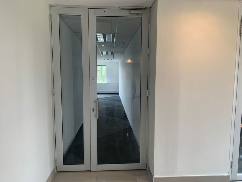 202m2 Bryanston Office To Let - Photo 4