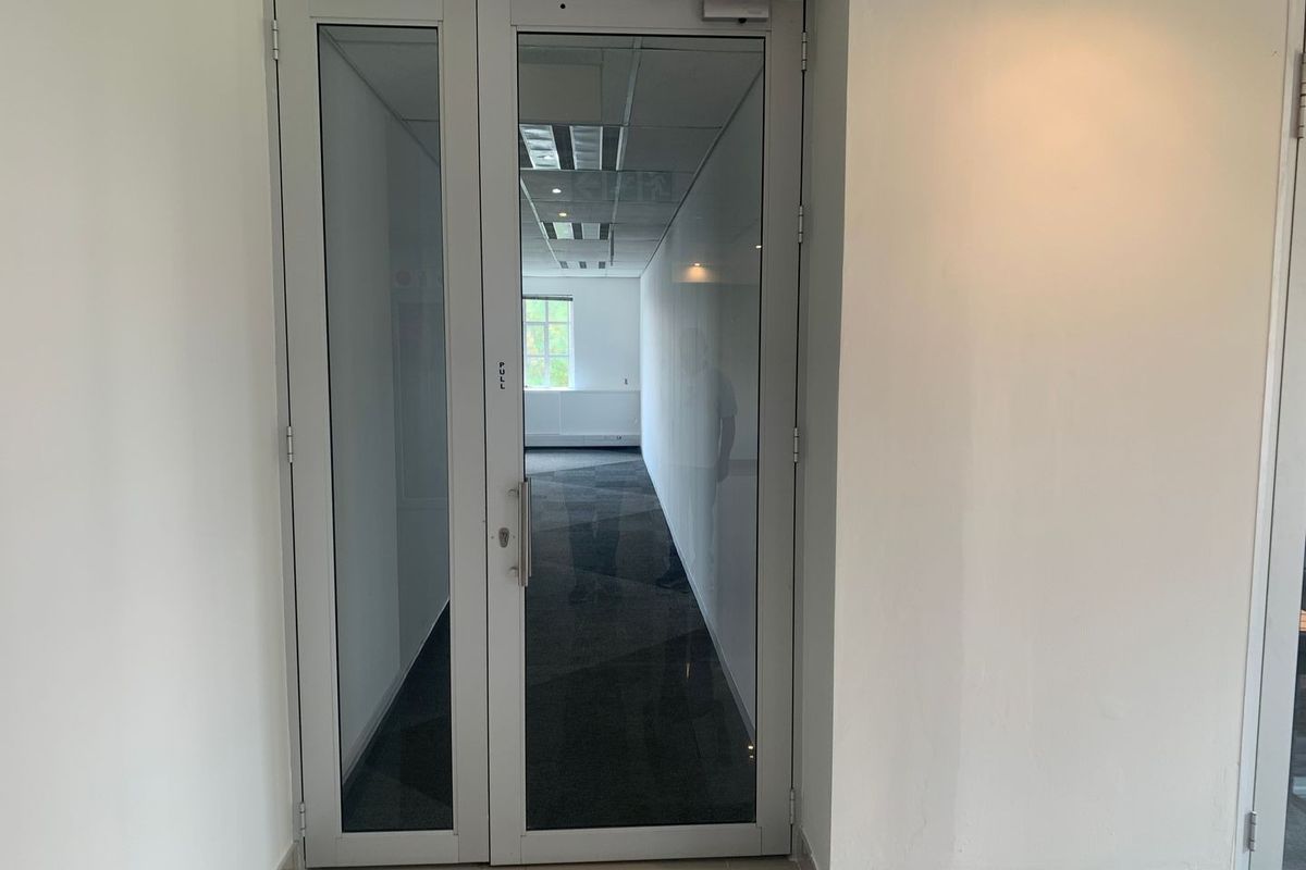 202m2 Bryanston Office To Let - Photo 4