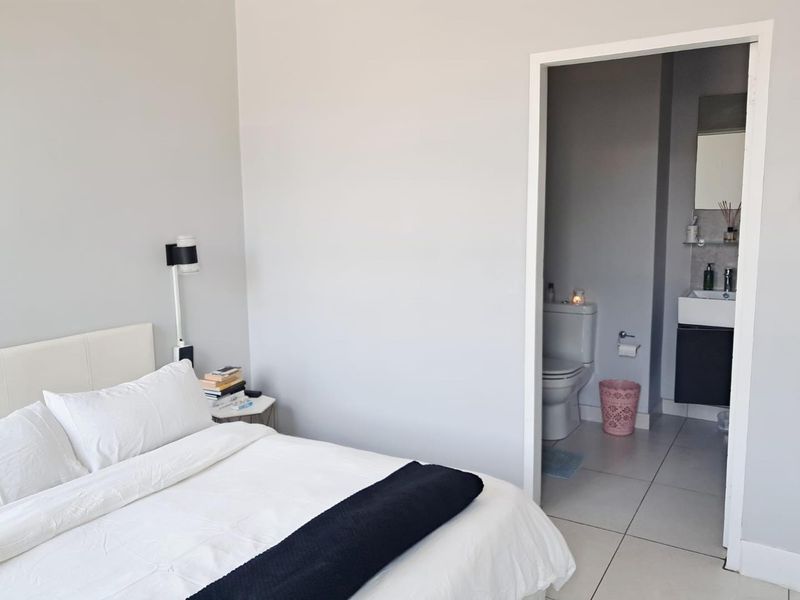 Sky-High Sunshine & Braai: Ferndale’s Fun-Loving Loft! - Photo 8