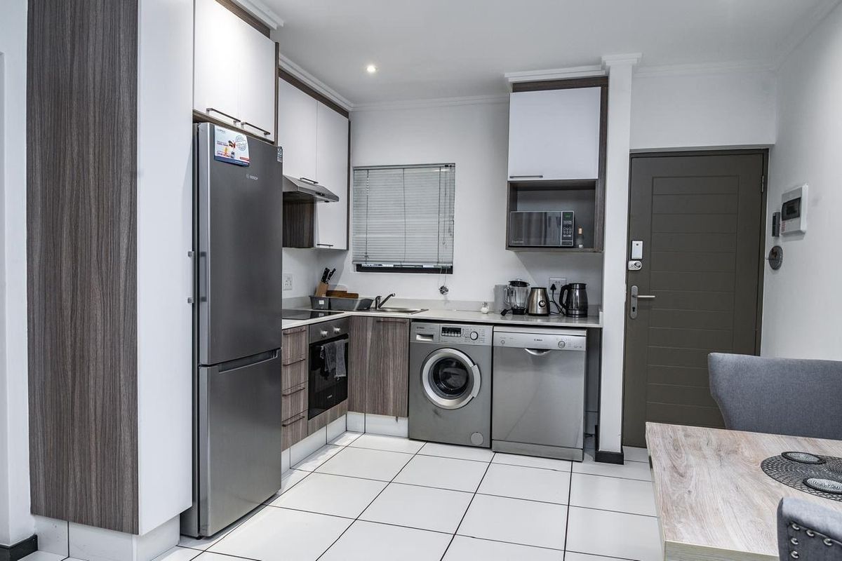 Fully Furnished 1 Bedroom For Rental in Lonehill - Photo 2