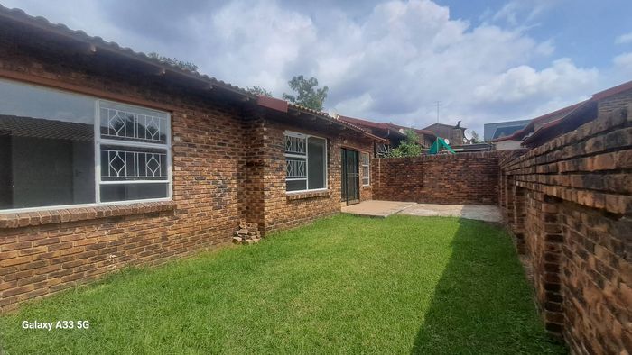 Property #2366035, Townhouse Rental Monthly in Buccleuch