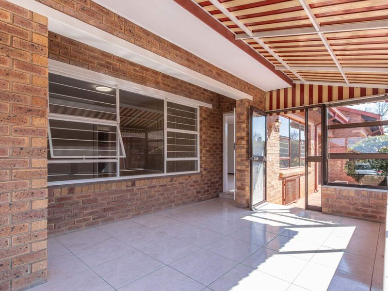 Charming Retirement Living - Photo 4