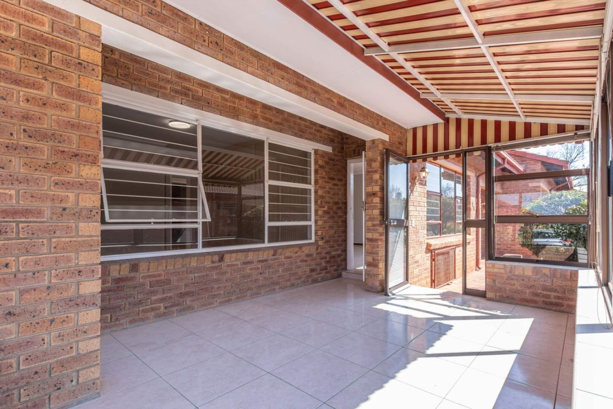 Charming Retirement Living - Photo 4