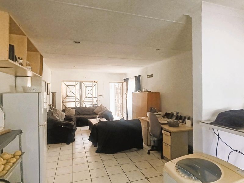 2 Bedroom Townhouse in a Secure and Peaceful Complex - Photo 4