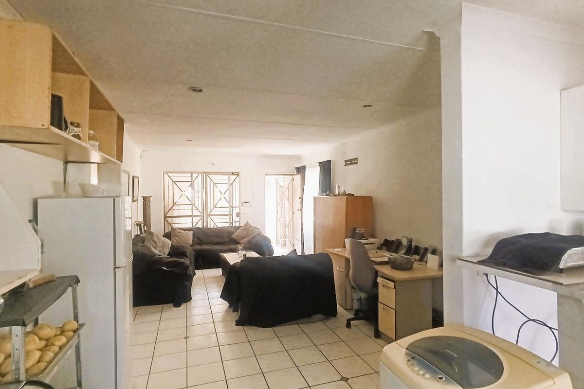 2 Bedroom Townhouse in a Secure and Peaceful Complex - Photo 4