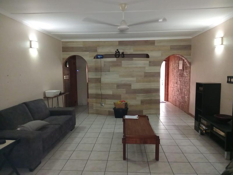 Exclusive Sole Mandate | Spacious Family Home in Veld en Vlei, Richards Bay| R1 700 000 - Photo 2
