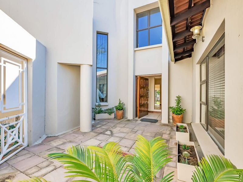 6 BEDROOM HOME FOR SALE IN FOURWAYS GARDENS - Photo 5