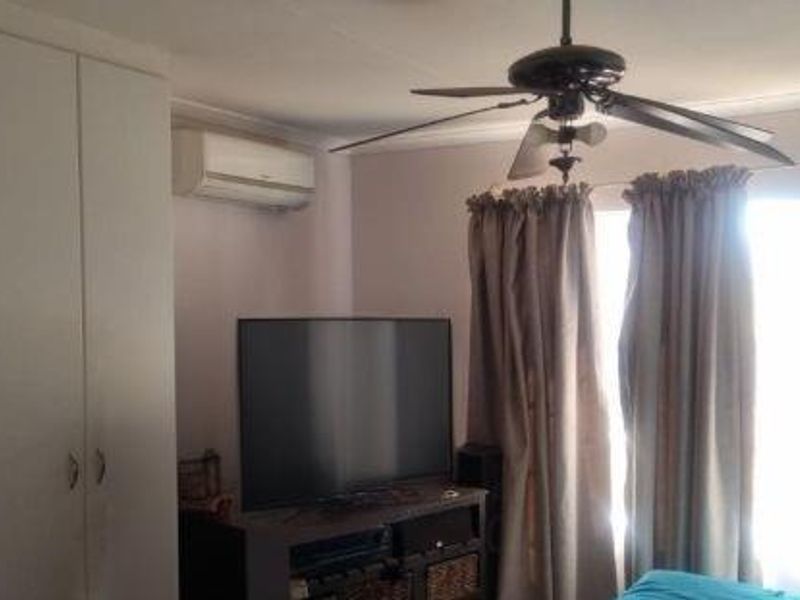 2 Bedroom House For Sale in Kosmosdal - Photo 9