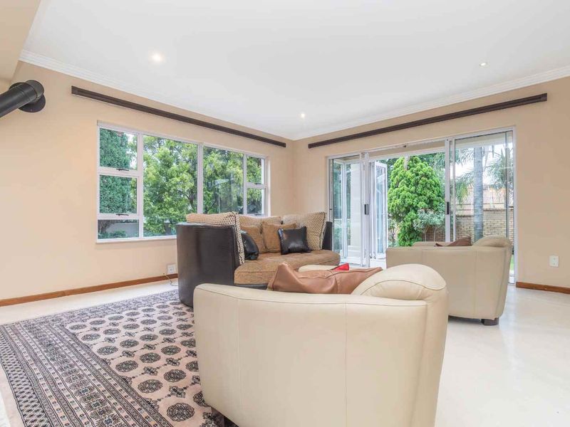 Spectacular 5 Bed, 5 Bath House in Sought after area in Sandon - Photo 9