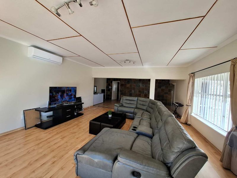 Family home on large erf - SOLE MANDATE - Photo 8