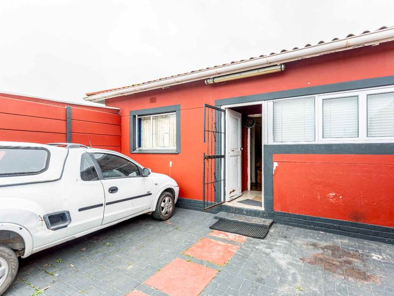 Beautiful 3 Bedroom Home For Sale In Brooklyn - Photo 4