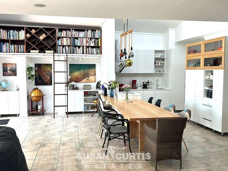 Luxury Penthouse - Photo 5