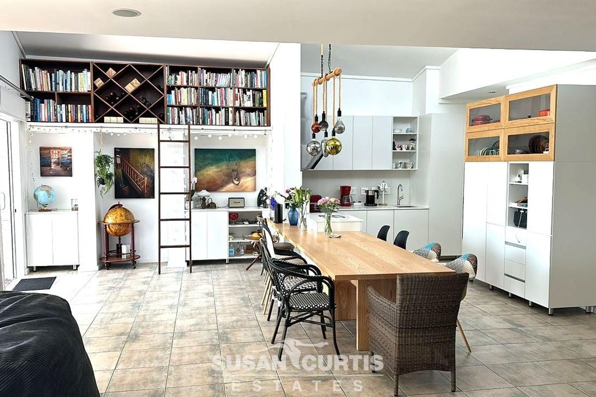 Luxury Penthouse - Photo 5