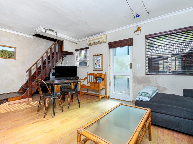 Beautiful 3 bedroom Duplex Apartment in Diep River R2 495 000.00 - Photo 2