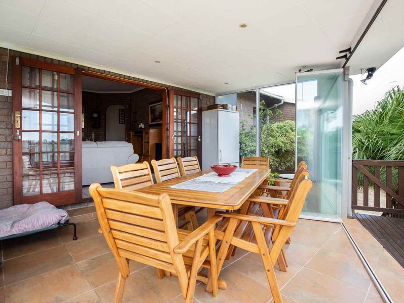 Immaculate elevated 3 bedroom home with stunning inland views - Photo 10